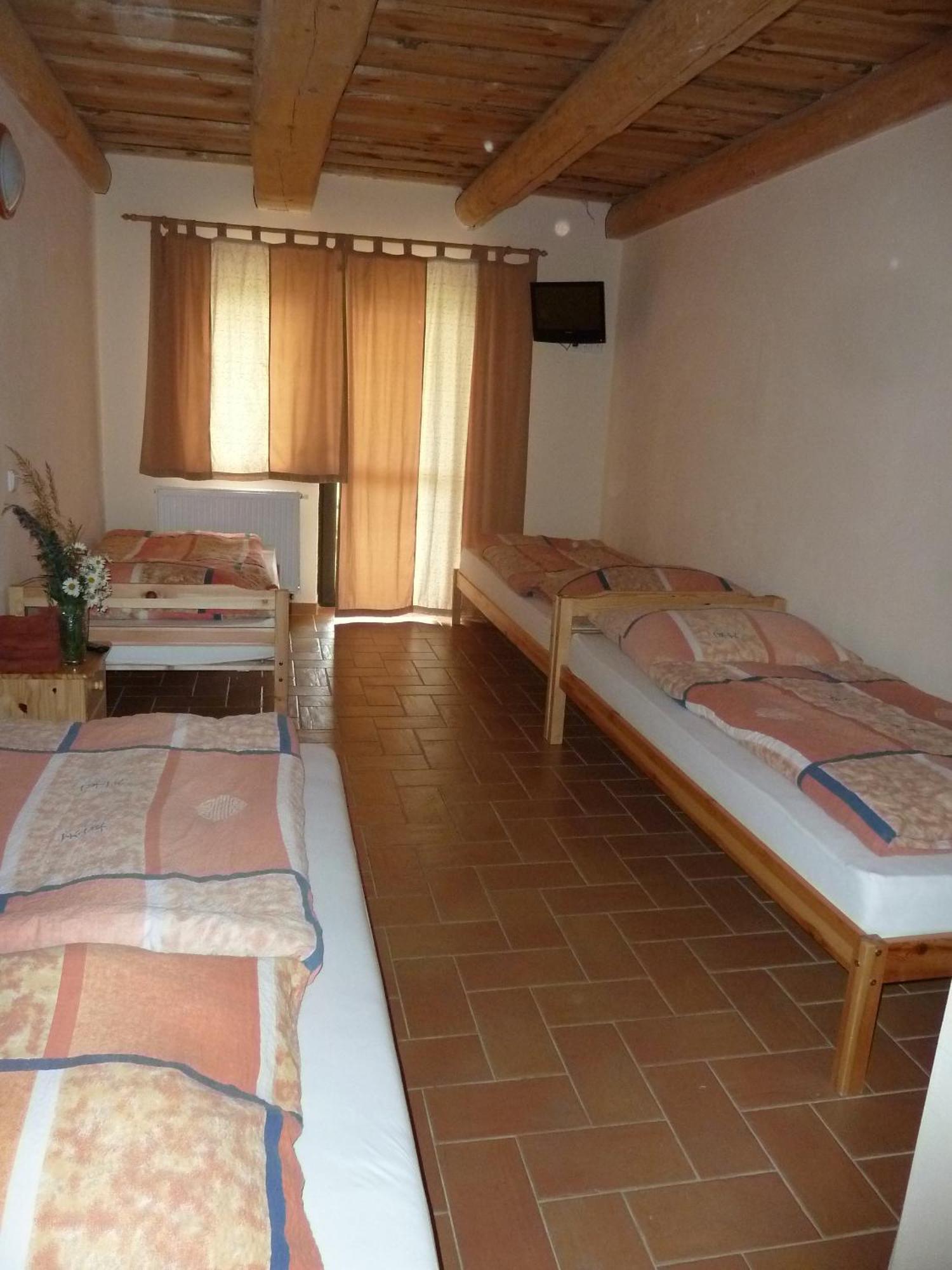 Hotel Q Ranch Bezdekov  Exterior foto