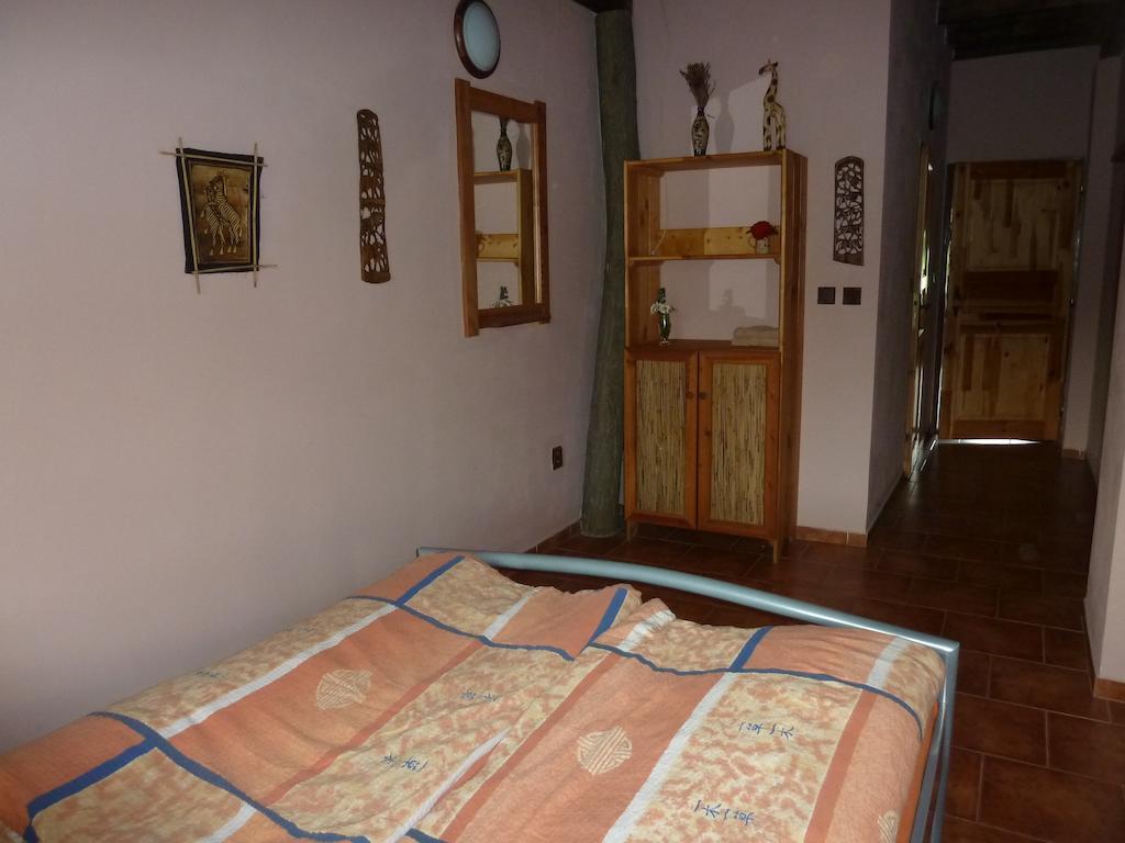Hotel Q Ranch Bezdekov  Habitación foto