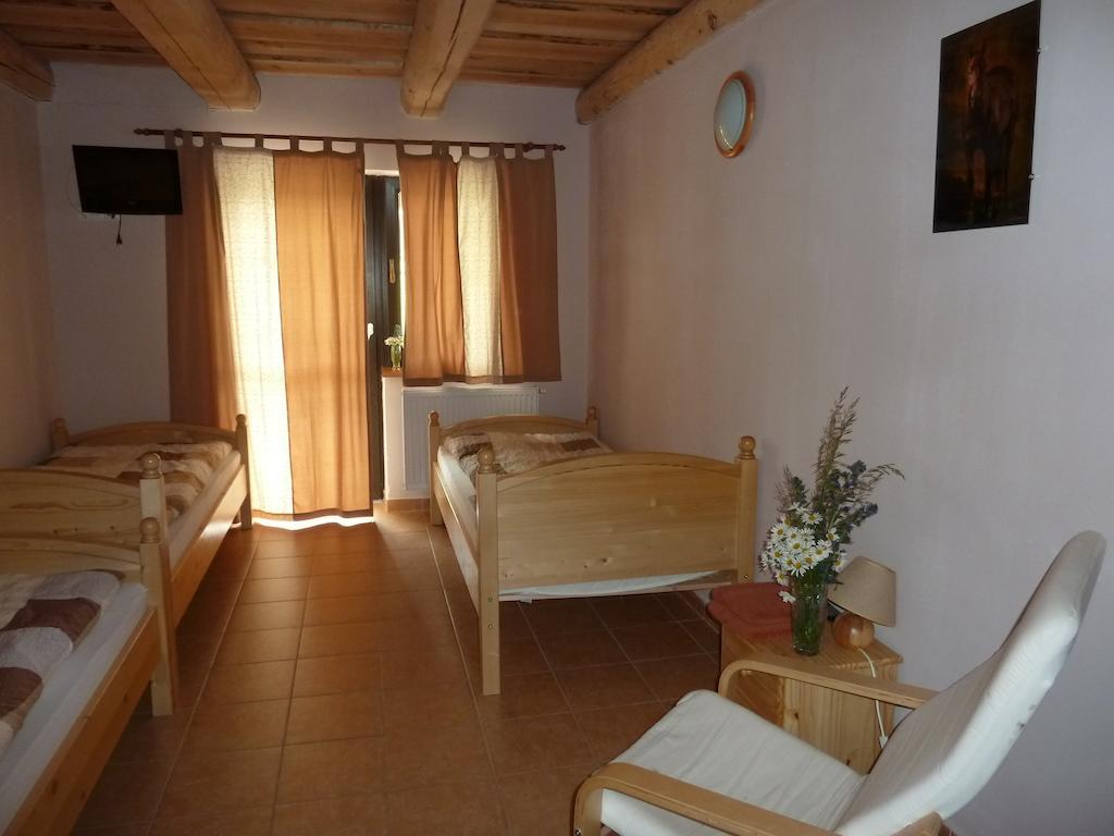 Hotel Q Ranch Bezdekov  Habitación foto