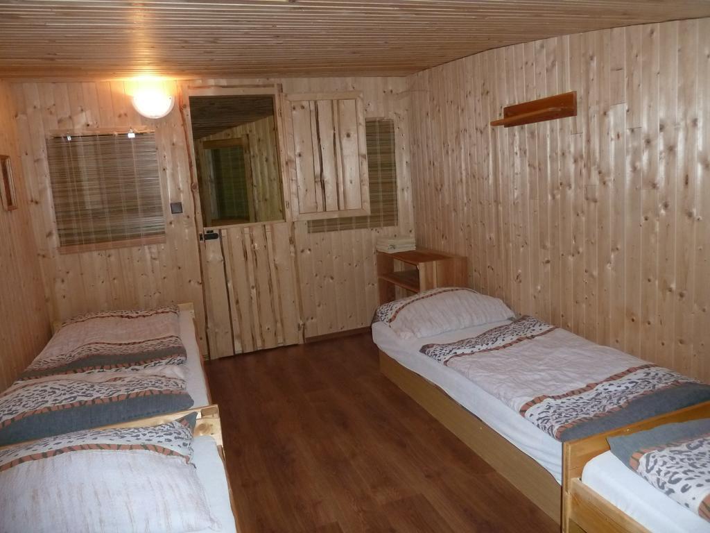 Hotel Q Ranch Bezdekov  Habitación foto